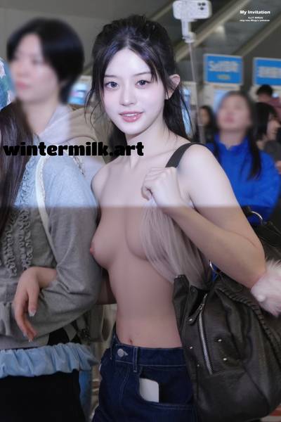 Minju - public nude