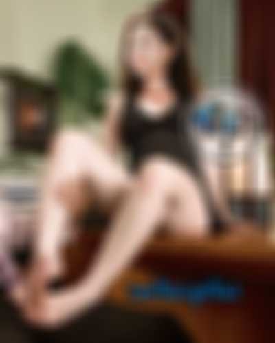 Karina - gives footjob