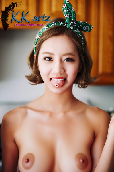 Hyeri - shows boobs