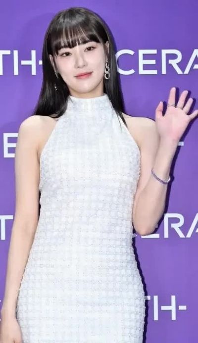 Lee Ju Yeon - shows tits