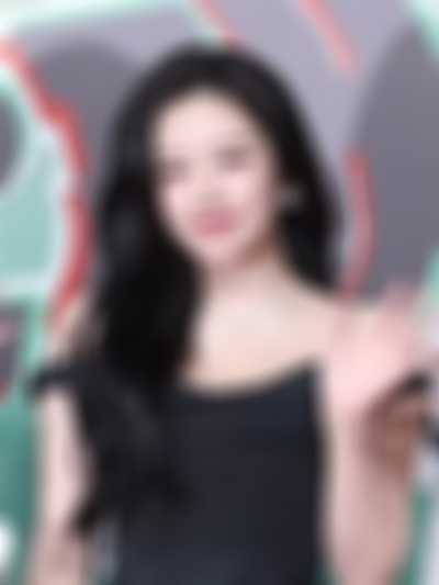 Yujin - shows tits