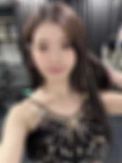 IU - shows tits