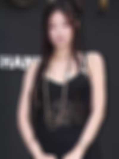 Jennie - shows tits