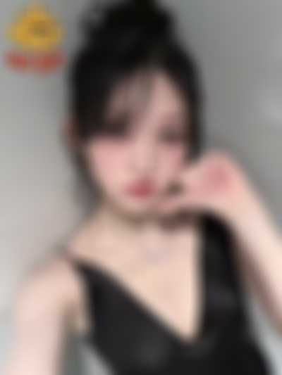Gaeul - shows tits