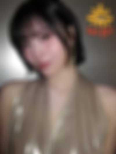 Momo - shows tits