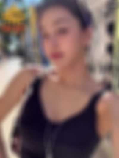 Jihyo - shows tits