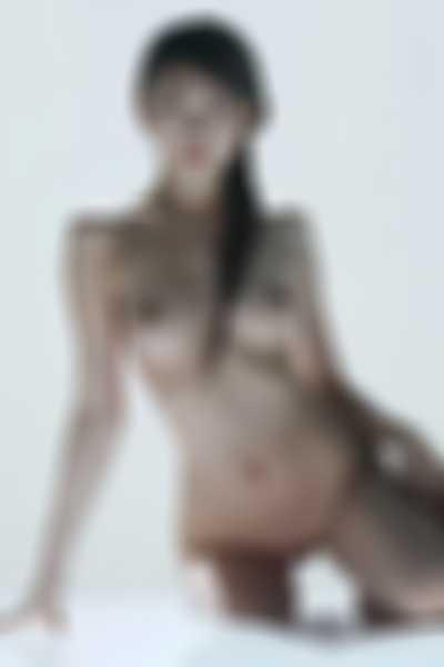 Haerin - nude
