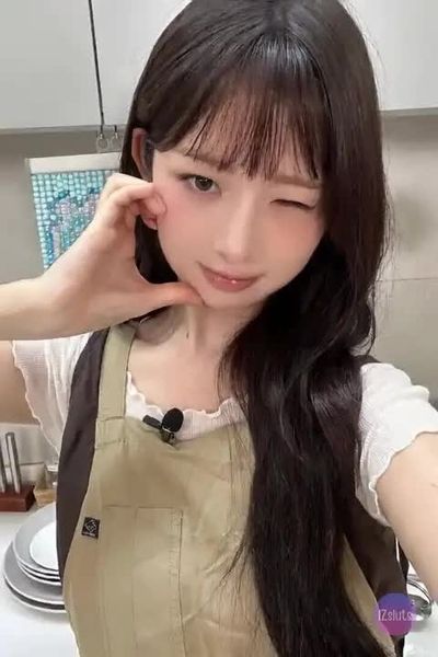 Rei - shows tits