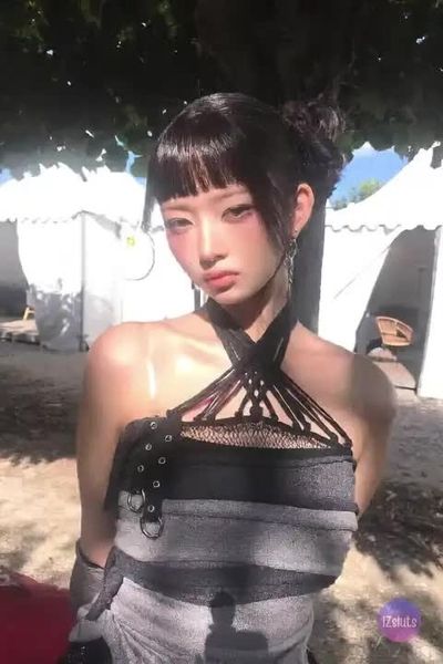 Rei - shows tits