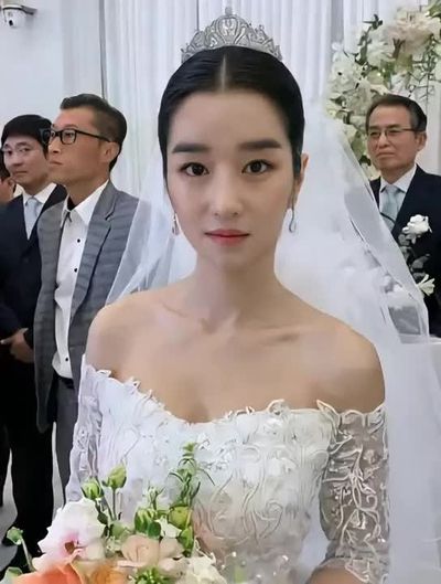 Seo Ye Ji - shows boobs