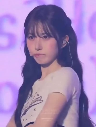 Haewon - shows tits
