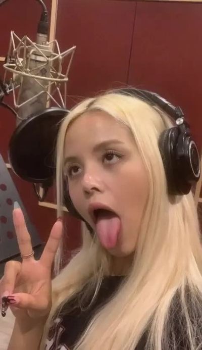 Sorn - cum on face