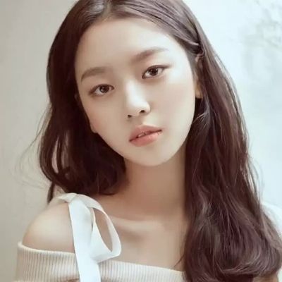 Lee Soo-Min - shows big boobs