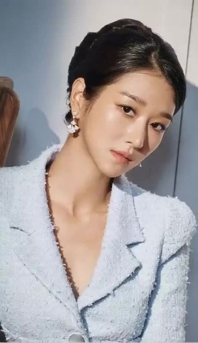 Seo Ye Ji - shows tits