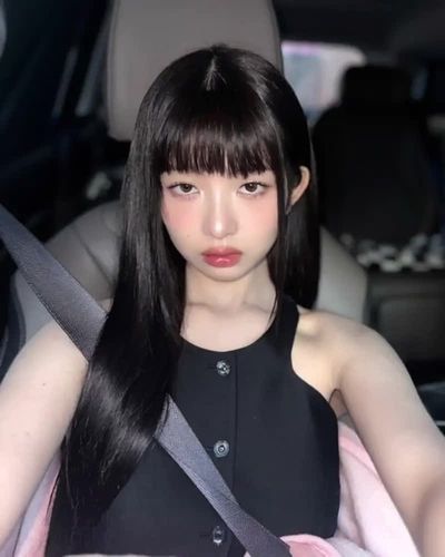 Rei - shows tits
