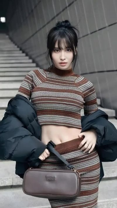 Momo - shows tits
