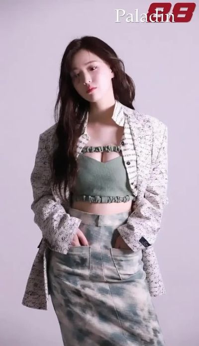 Kim Ji-Eun - shows boobs