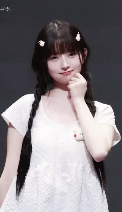 Rei - shows tits