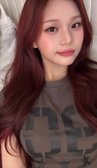 Umji - shows tits