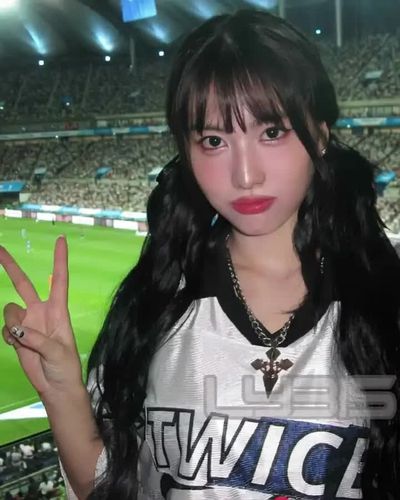 Momo - bukkake