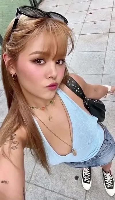 Sorn - shows tits