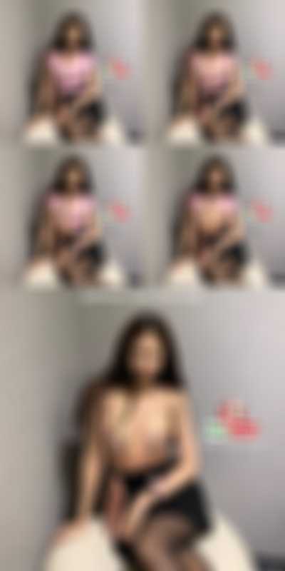 Jennie - shows tits