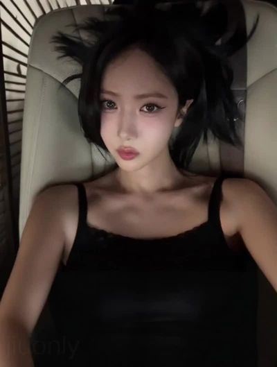 SinB - shows boobs