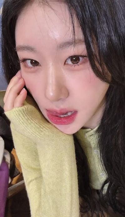 Chaeryeong - sucking deep
