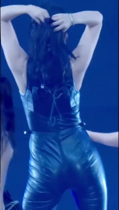 Yujin - naked on stage