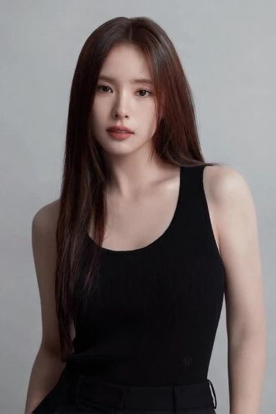 Shin Se Kyung - shows tits