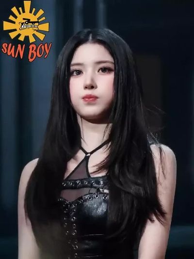 Jiwoo - shows tits