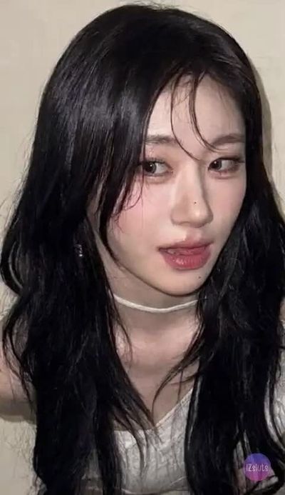 Chaeryeong - sucking cock