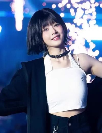 Rei - shows boobs