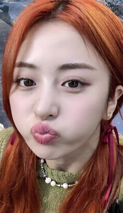 Yunjin - sucking cock