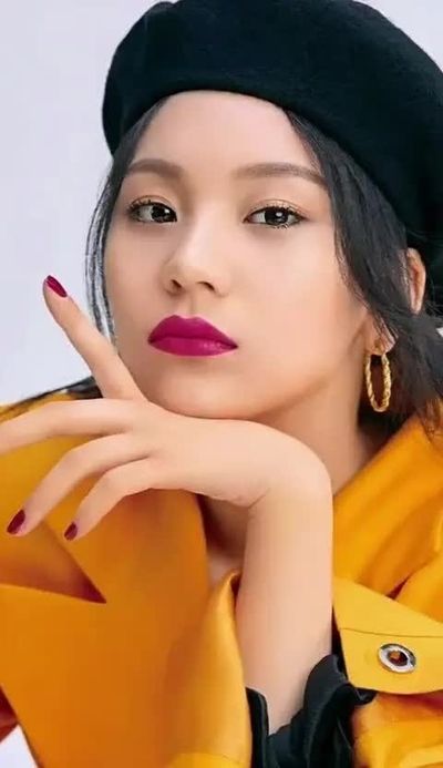 Umji - shows tits