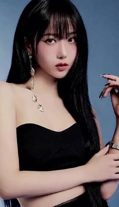 SinB - shows tits