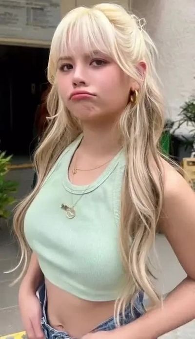 Sorn - shows tits