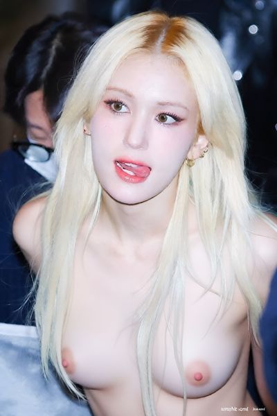 Somi - public nude