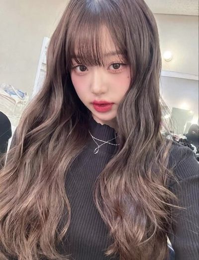 Wonyoung - gives footjob