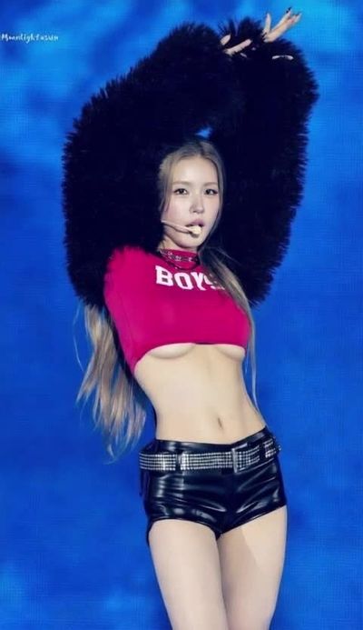 Miyeon - shows tits