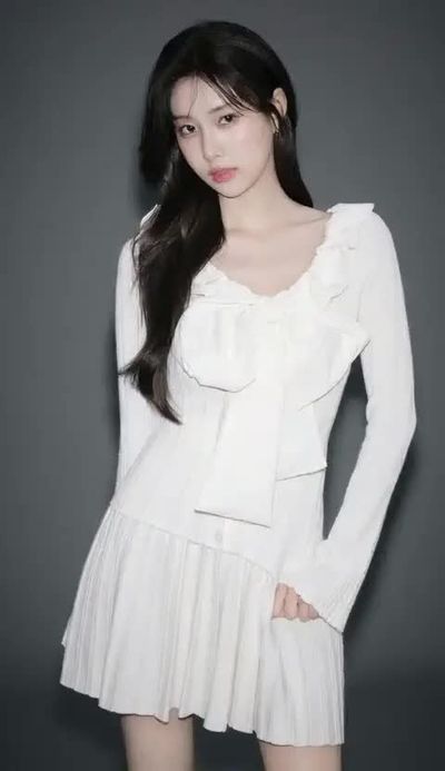 Hyewon - shows tits