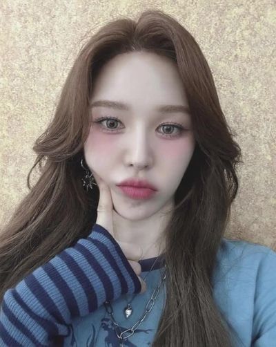 Wendy - cum on face