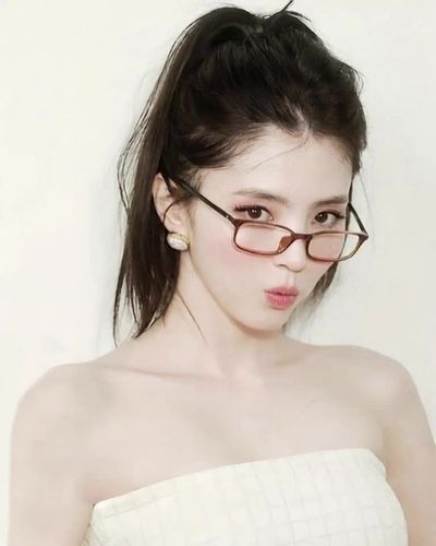 Han So Hee - threesome