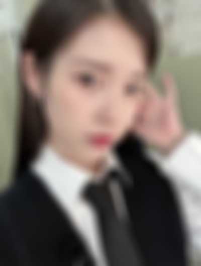 IU - titjob