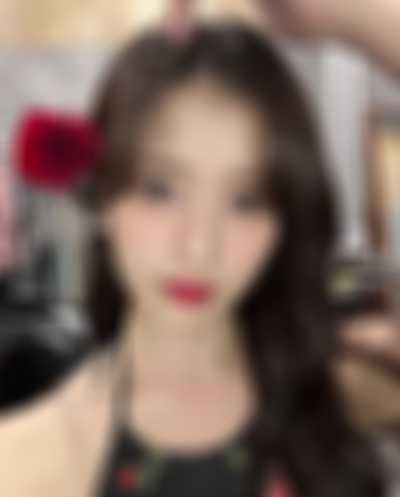 IU - titjob