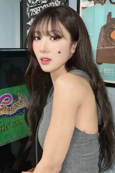 Yoohyeon - facial