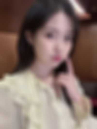 IU - titjob
