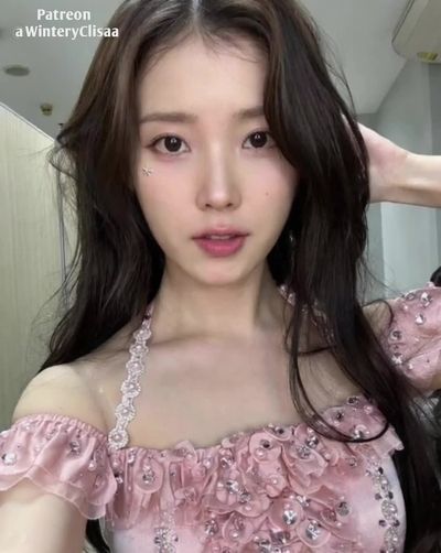 IU - titjob