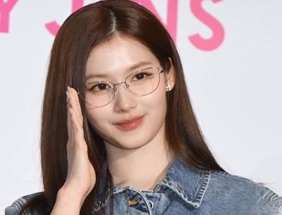Sana - play with pussy