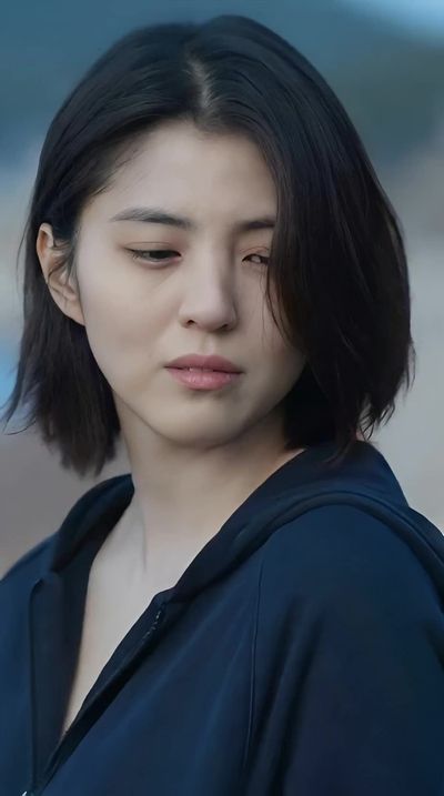 Han So Hee - shows tits
